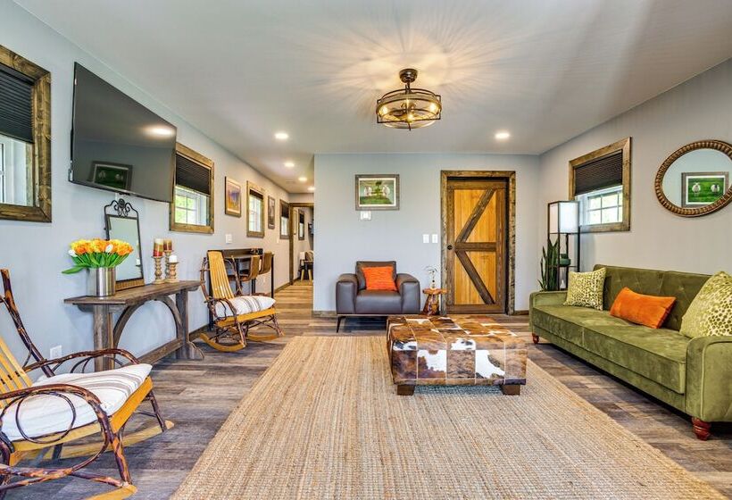 Infinity Pool + Mtn Views: Luxe Talking Rock Home