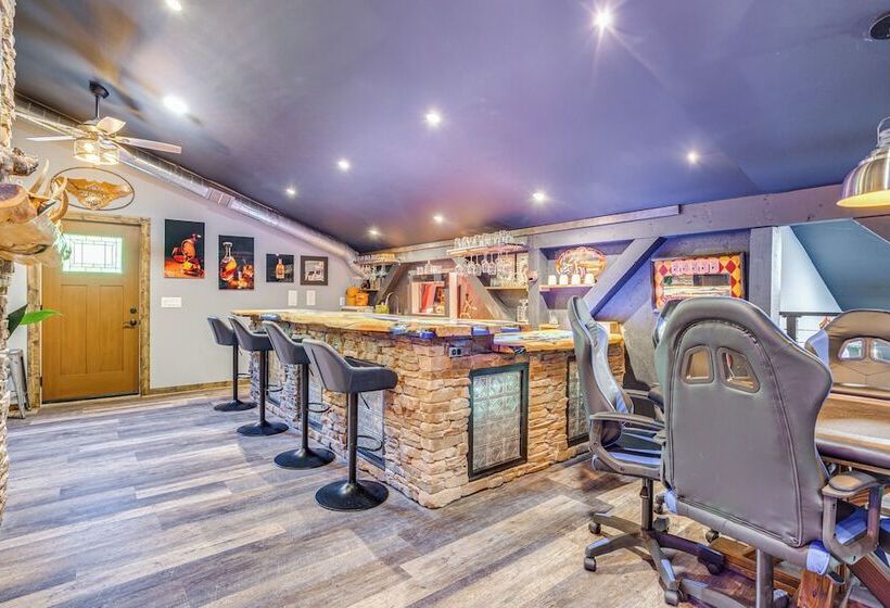 Infinity Pool + Mtn Views: Luxe Talking Rock Home