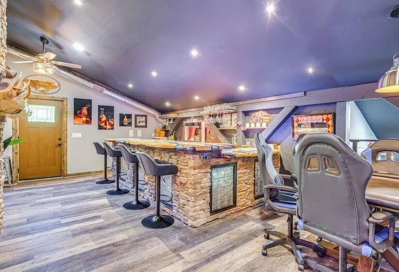 Infinity Pool + Mtn Views: Luxe Talking Rock Home