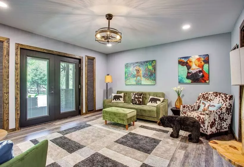 Infinity Pool + Mtn Views: Luxe Talking Rock Home