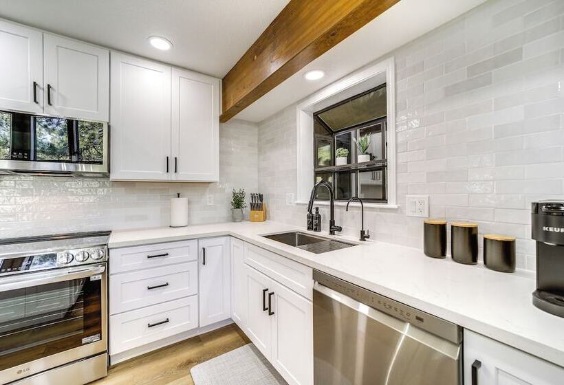 Modern Cabin In Munds Park: Family Friendly!