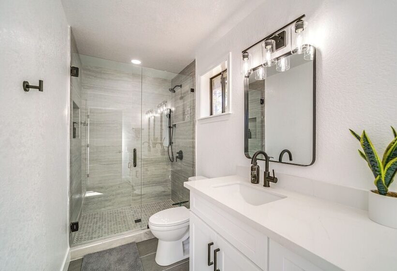 Modern Cabin In Munds Park: Family Friendly!