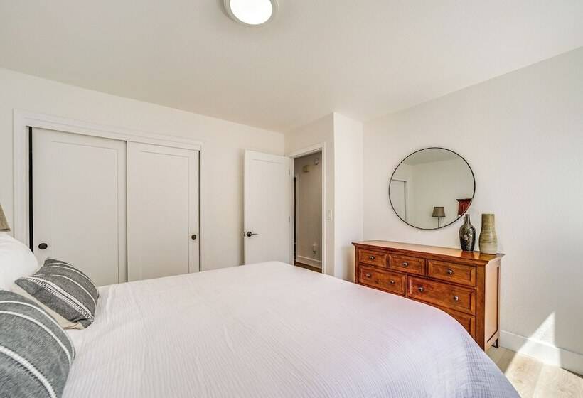 Modern Cabin In Munds Park: Family Friendly!