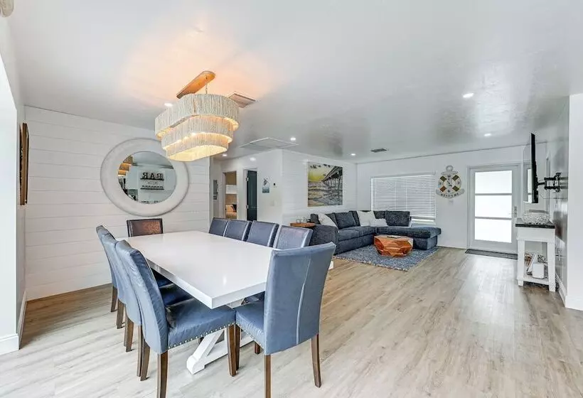 Naples Escape W/ Furnished Patio & Private Pool!