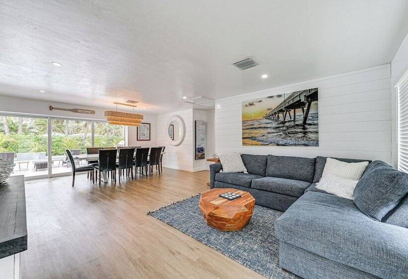 Naples Escape W/ Furnished Patio & Private Pool!