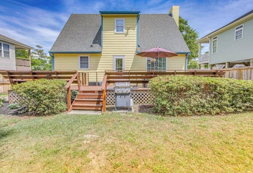 Oak Island Family Vacation Home < 1 Mi To Beach!