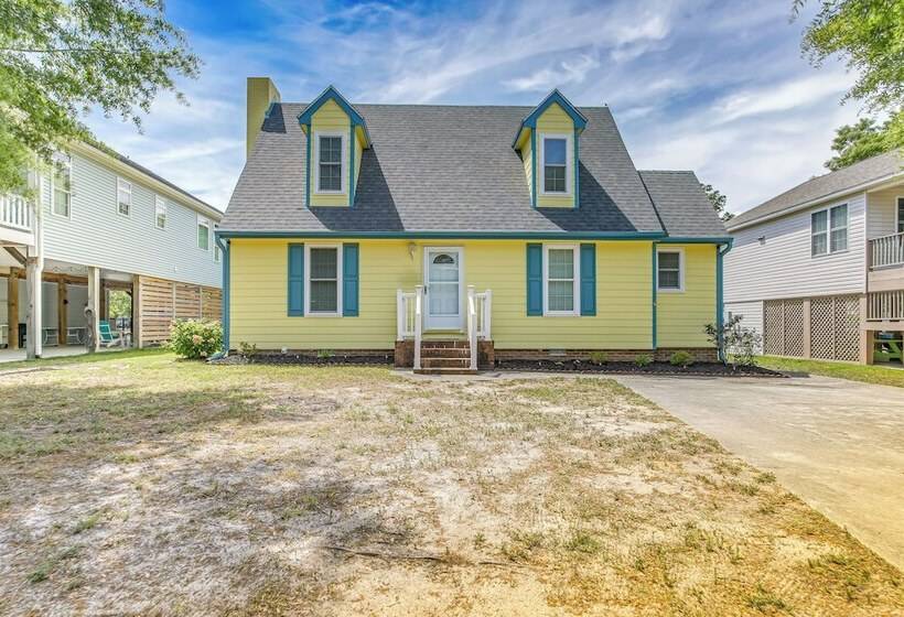 Oak Island Family Vacation Home < 1 Mi To Beach!