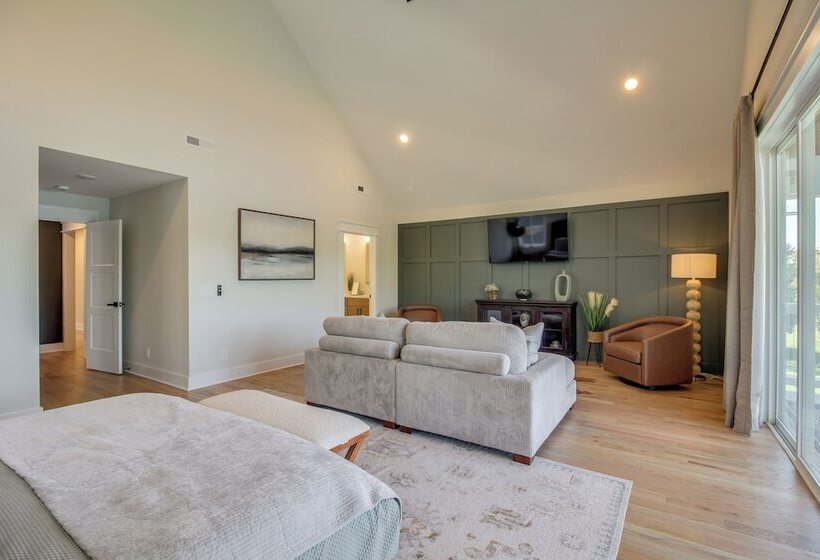 Paradise Found  Lake House On Waterfront!