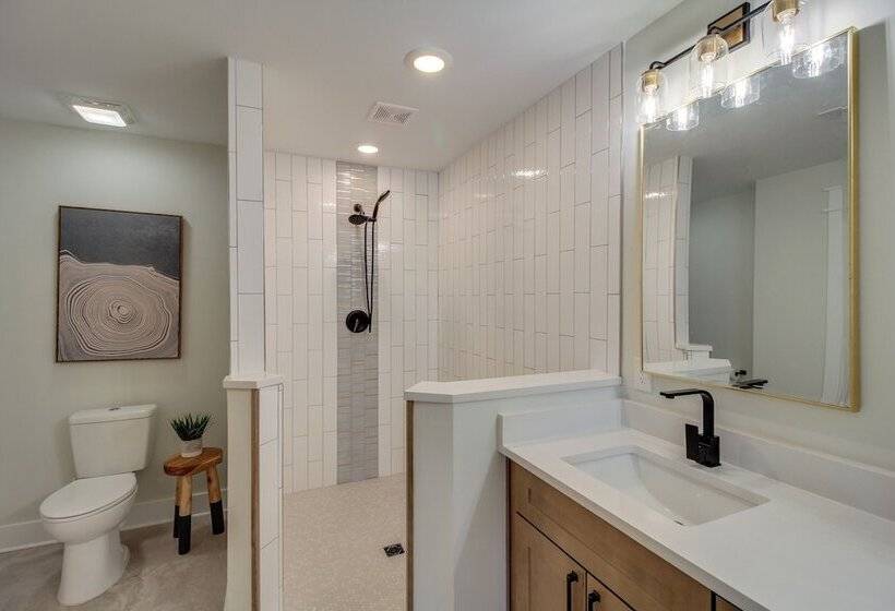 Paradise Found  Lake House On Waterfront!