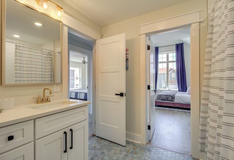 Paradise Found  Lake House On Waterfront!