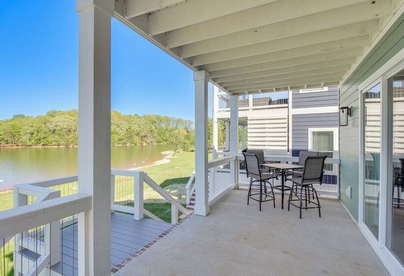 Paradise Found  Lake House On Waterfront!