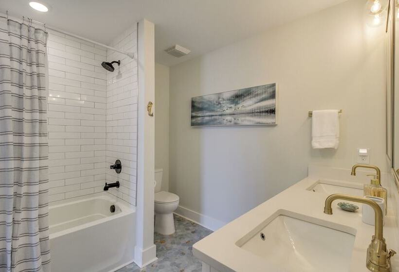 Paradise Found Lake House On Waterfront!