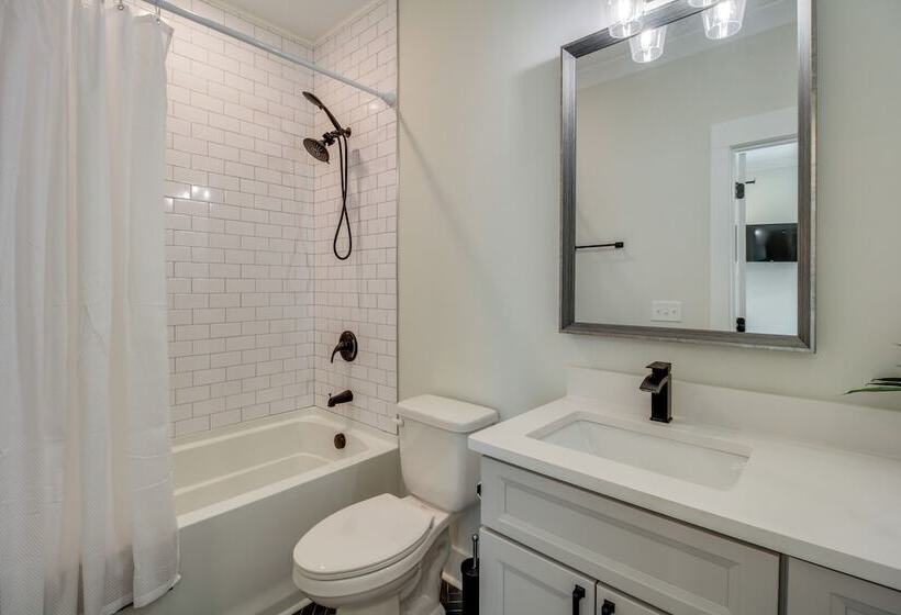 Paradise Found  Lake House On Waterfront!