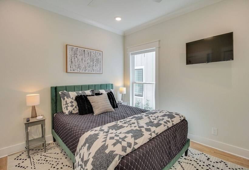 Paradise Found  Lake House On Waterfront!