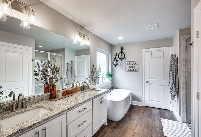 Peaceful Flint Home, Close To Lake Palestine!