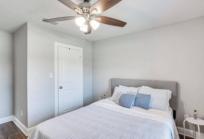 Peaceful Flint Home, Close To Lake Palestine!