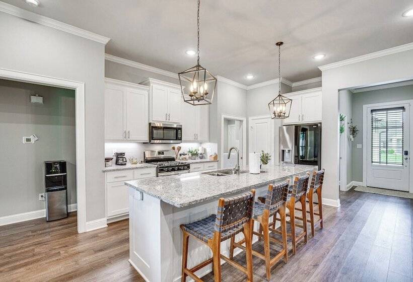 Peaceful Flint Home, Close To Lake Palestine!