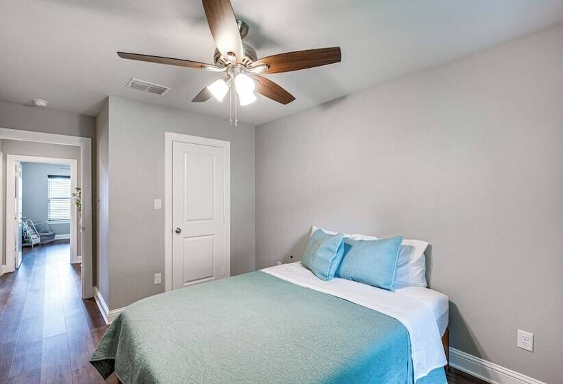 Peaceful Flint Home, Close To Lake Palestine!