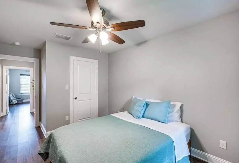 Peaceful Flint Home, Close To Lake Palestine!