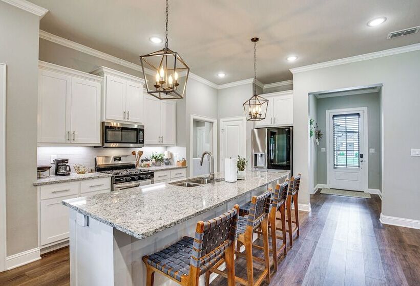 Peaceful Flint Home, Close To Lake Palestine!