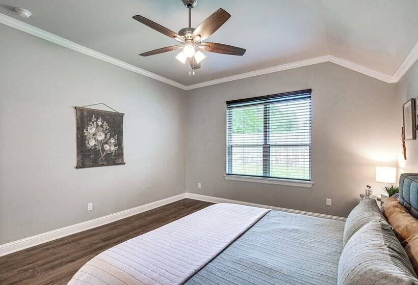 Peaceful Flint Home, Close To Lake Palestine!