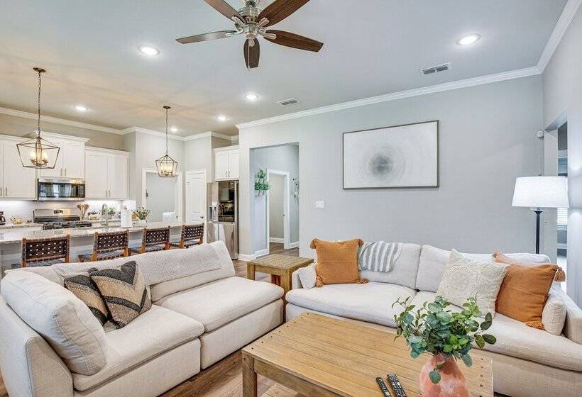 Peaceful Flint Home, Close To Lake Palestine!