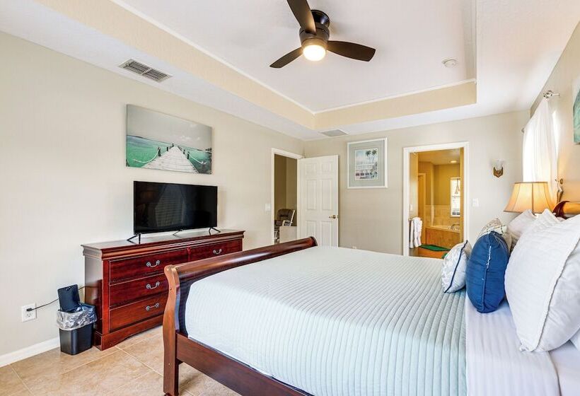 Pet Friendly Florida Home W/ Patio + Gas Grill!