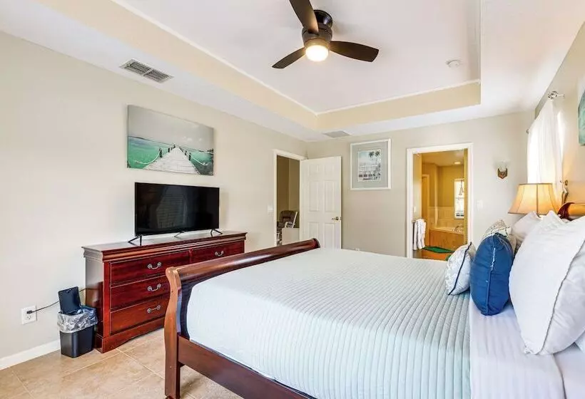 Pet Friendly Florida Home W/ Patio + Gas Grill!