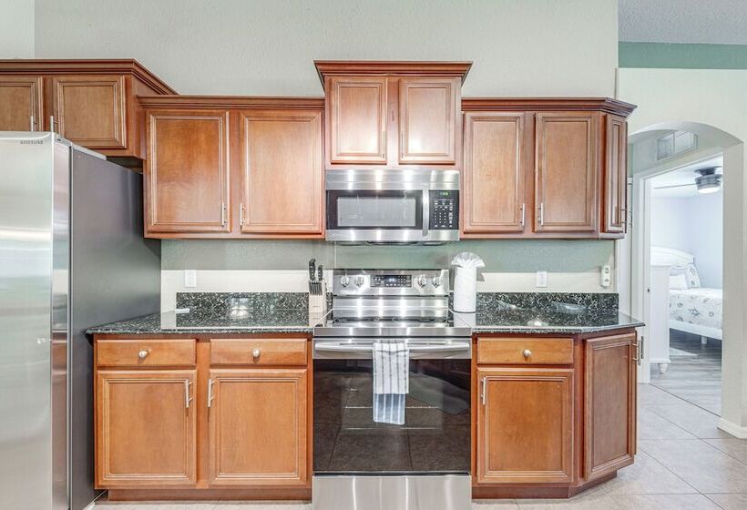 Pet Friendly Florida Home W/ Patio + Gas Grill!