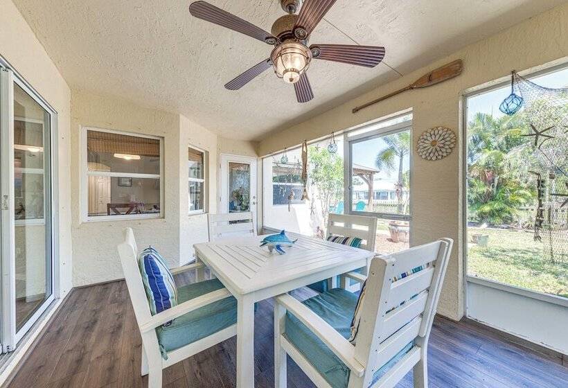 Pet Friendly Florida Home W/ Patio + Gas Grill!