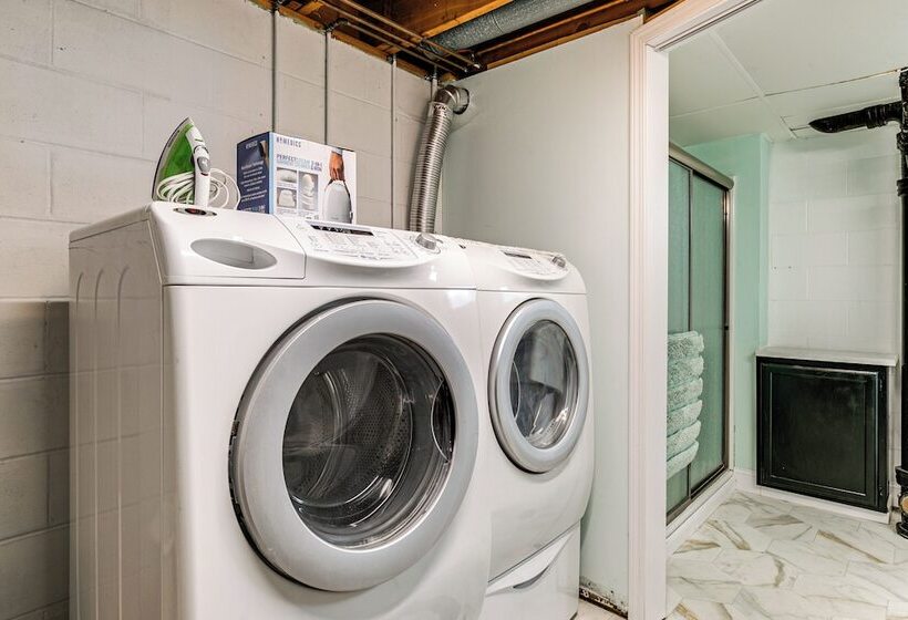 Pet Friendly Lincoln Home: 1 Mi To Gateway Mall