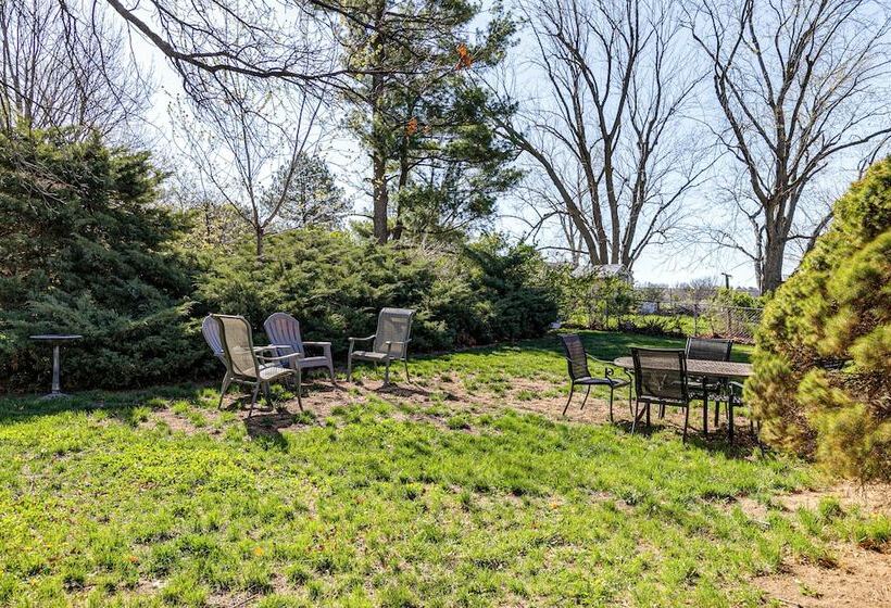 Pet Friendly Lincoln Home: 1 Mi To Gateway Mall