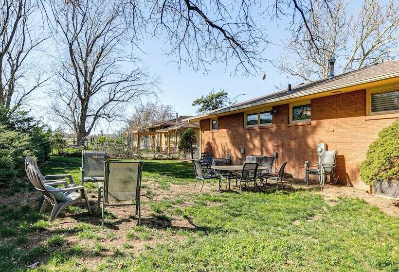 Pet Friendly Lincoln Home: 1 Mi To Gateway Mall