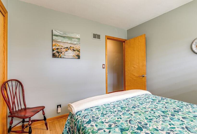 Pet Friendly Lincoln Home: 1 Mi To Gateway Mall