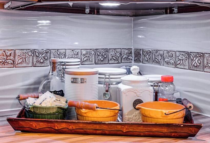 Pet Friendly Lincoln Home: 1 Mi To Gateway Mall