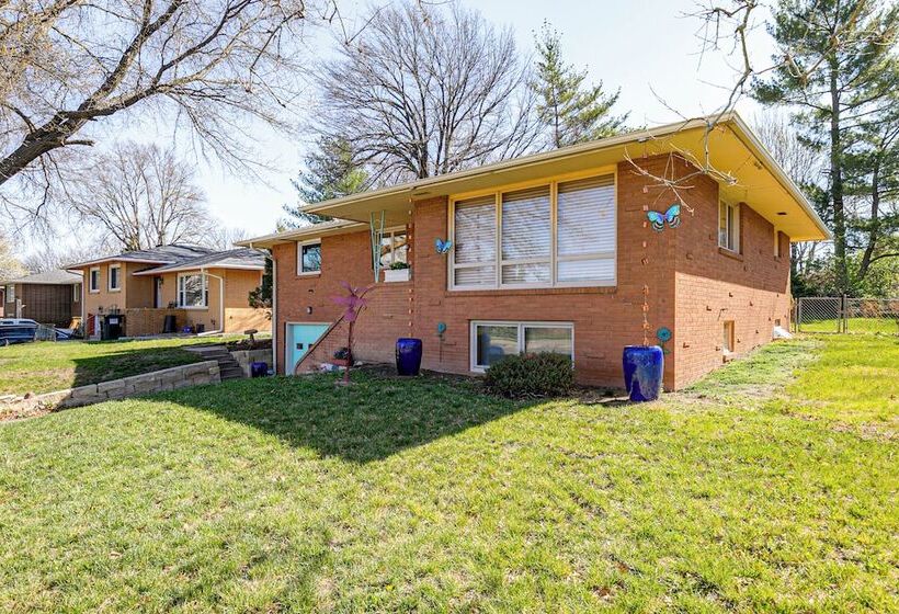 Pet Friendly Lincoln Home: 1 Mi To Gateway Mall