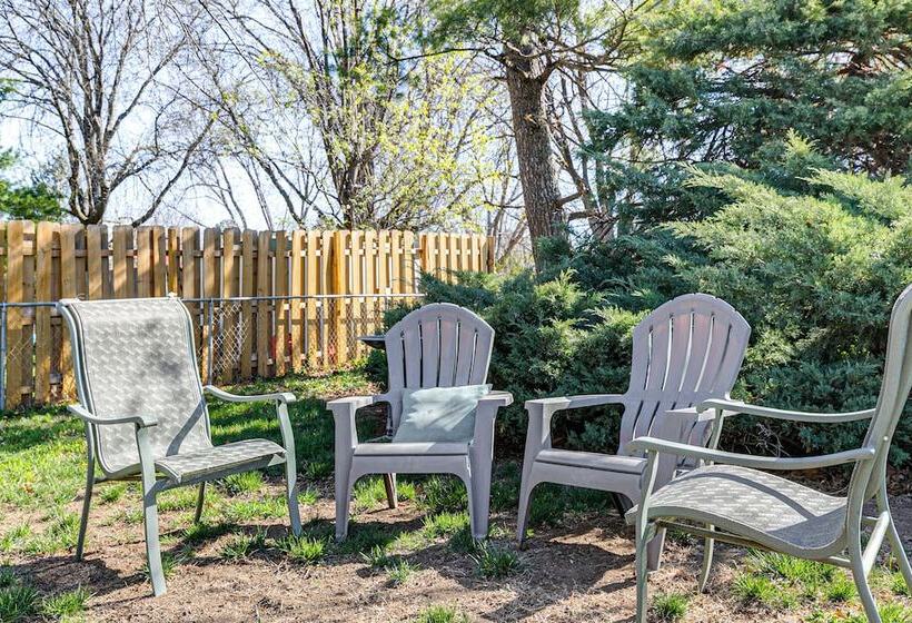 Pet Friendly Lincoln Home: 1 Mi To Gateway Mall