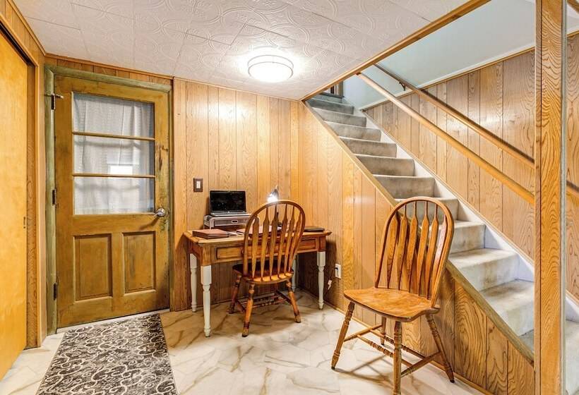 Pet Friendly Lincoln Home: 1 Mi To Gateway Mall