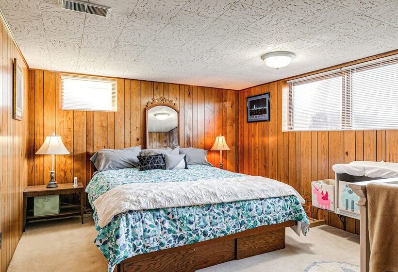 Pet Friendly Lincoln Home: 1 Mi To Gateway Mall