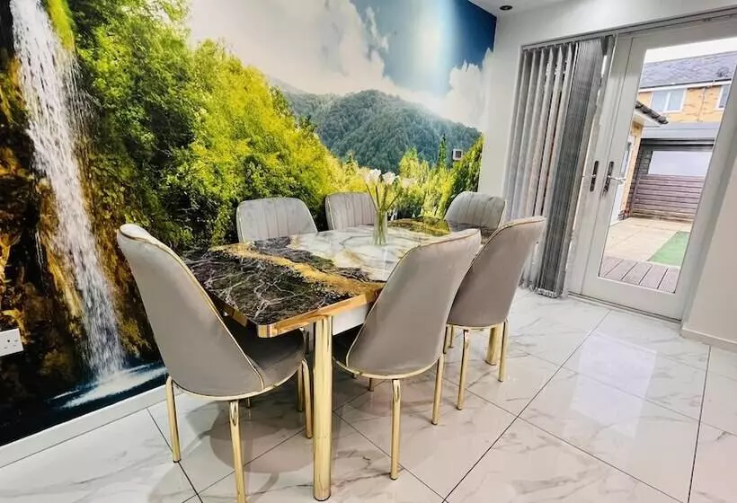 Residenssi 3 Bed House In Northolt