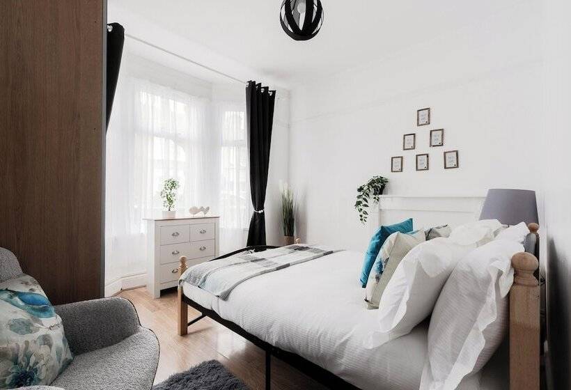 レジデンス Beautiful 4 Bed House With Garden In London