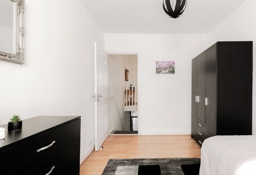 レジデンス Beautiful 4 Bed House With Garden In London