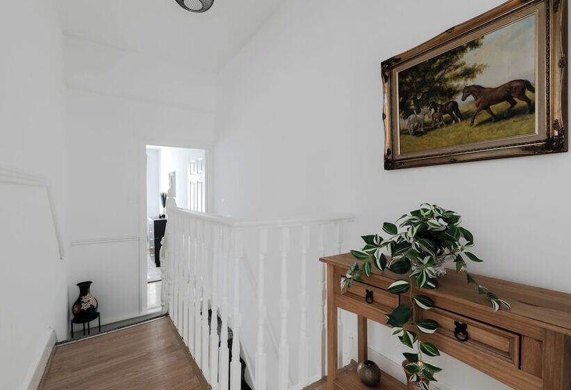 レジデンス Beautiful 4 Bed House With Garden In London