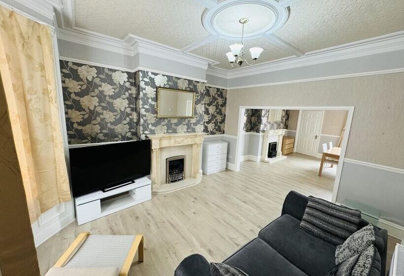 اقامتگاه Entire 4 Bed House In Sunderland