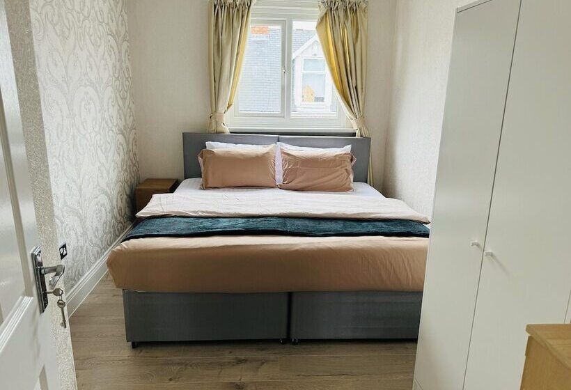 اقامتگاه Entire 4 Bed House In Sunderland