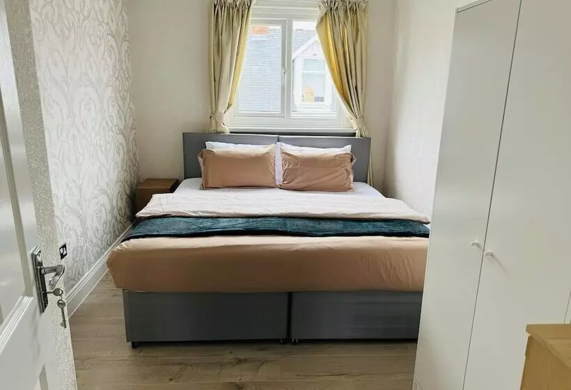 Residenssi Entire 4 Bed House In Sunderland