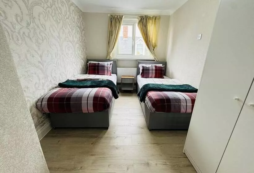 Residenssi Entire 4 Bed House In Sunderland