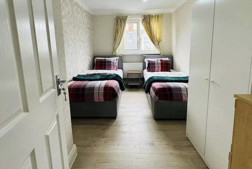 Residenssi Entire 4 Bed House In Sunderland