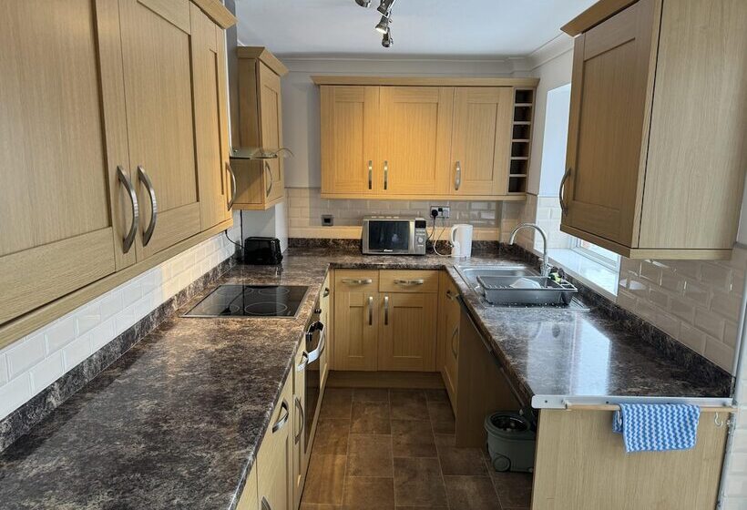اقامتگاه Entire 4 Bed House In Sunderland