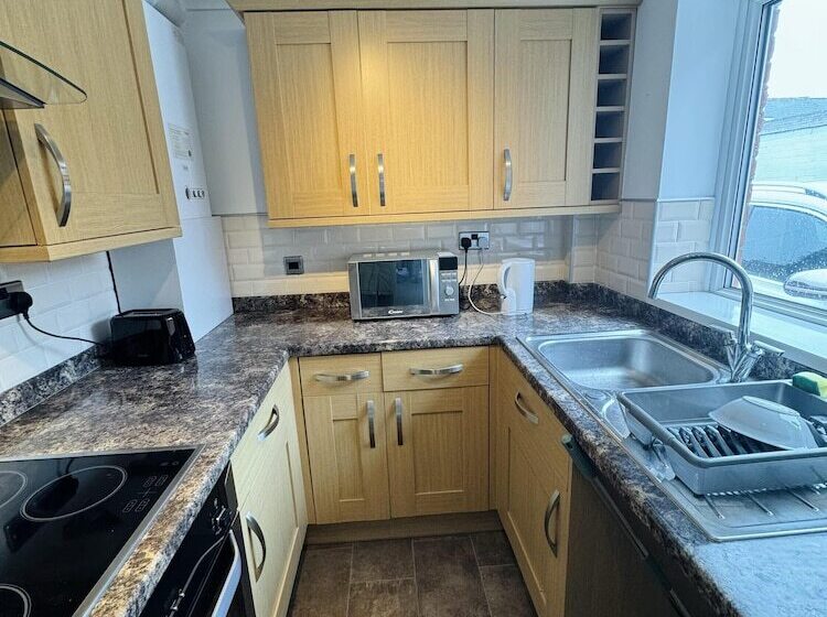 اقامتگاه Entire 4 Bed House In Sunderland